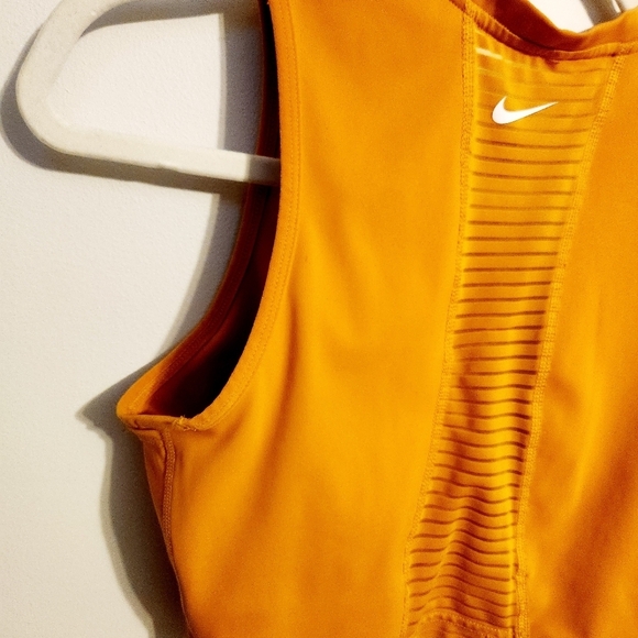 Nike PRO | Women's Orange Dri-Fit Quarter Zip Cropped Sports Bra (Size Medium) - Picture 9 of 11